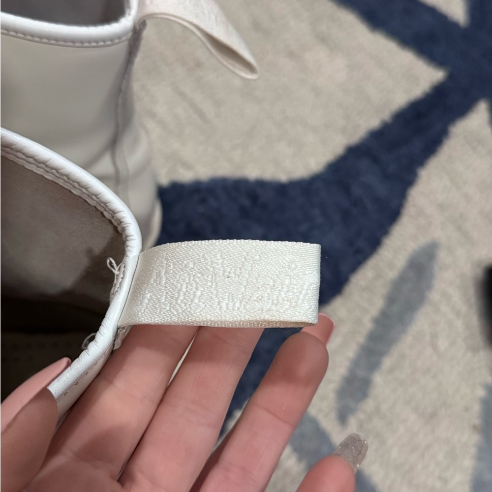 Dr. Marten - Picture 6 of 10